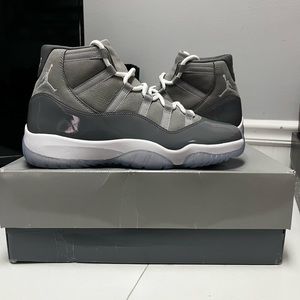 Cool Grey Jordan 11’s (USED LIGHTLY GOOD CONDITION DAMAGED BOX)